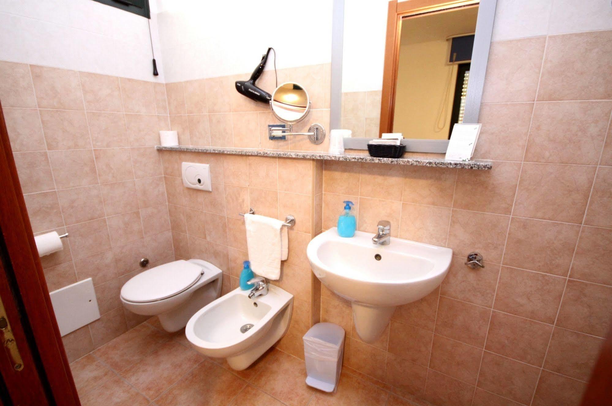 Hotel Alguer ภายนอก รูปภาพ